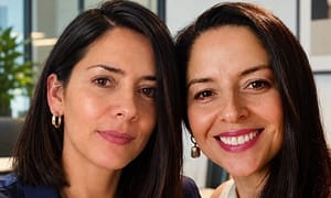Valeria y Jenniffer Monrós, creadoras de RCONN3CT, aplicación chilena que utiliza inteligencia artificial para personalizar experiencias de pareja