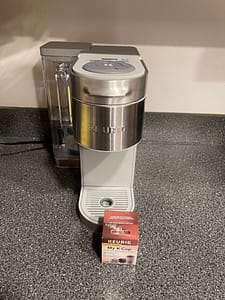 ¿Qué tanto puede conversar una cafetera? Esta movió 1 TB de datos en 10 días y dejó el Wi‑Fi pidiendo auxilio