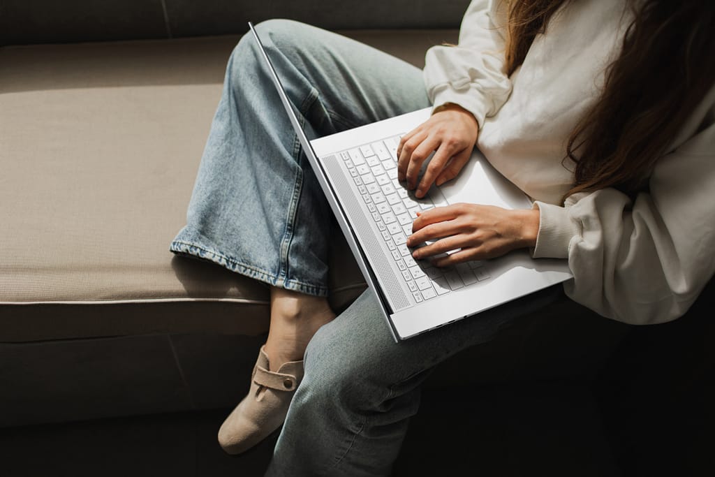 Cambio de hora 2026 en Chile: cinco ajustes simples en tu computador para no empezar la semana en modo caos