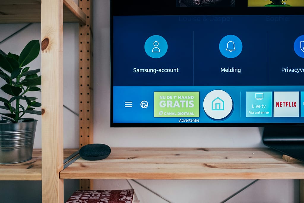 Altavoces, Smart TV, cerraduras y cámaras conectadas pueden ser vulnerables si usan claves débiles o redes mal protegida
