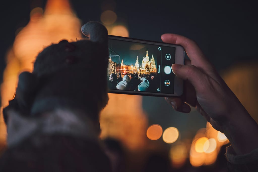 Una comparación revisa cinco apps con IA para mejorar fotos y muestra cuál funciona mejor en selfies, documentos, paisajes y contenido para redes.