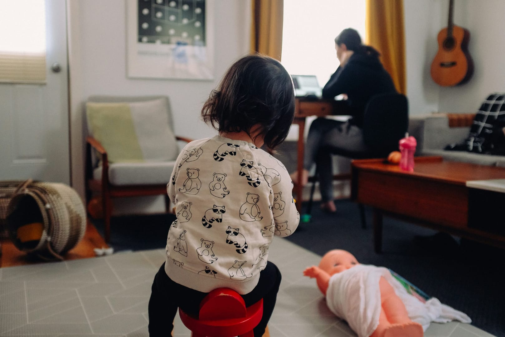 Un estudio en 38 países sugiere que el teletrabajo podría elevar la natalidad al facilitar la conciliación entre empleo y vida familiar.