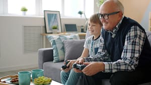 Un estudio en España evaluará si videojuegos comerciales pueden aportar en personas mayores con deterioro cognitivo.