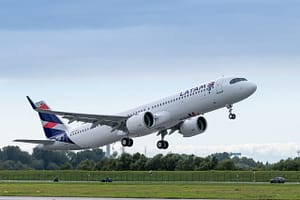 LATAM se pone en modo Cyber: vuelos desde $14.693 y pasajes a Buenos Aires desde USD 65