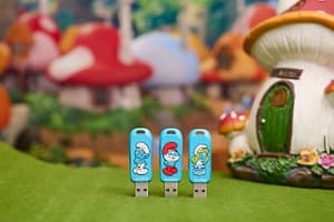 Sandisk lanza memorias USB de Los Pitufos en Chile (y traen código de juego de regalo)