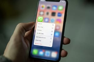 WhatsApp estrena controles parentales: PIN, alertas de grupos y límites para Meta AI