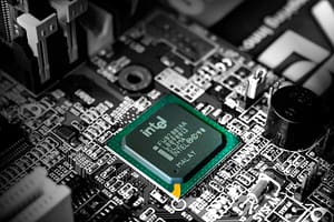 Amazon quiere vender US$8.000 millones en chips Nvidia… y arrendarlos de vuelta